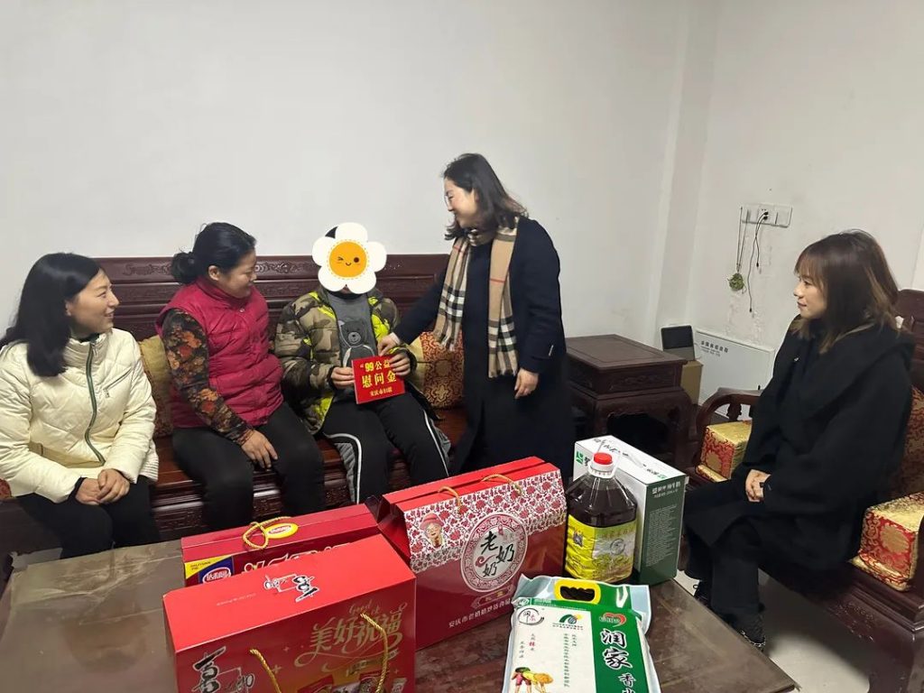 康明納要聞丨康明納總經(jīng)理龍淑珊到宜秀區(qū)開展結(jié)對(duì)走訪活動(dòng)